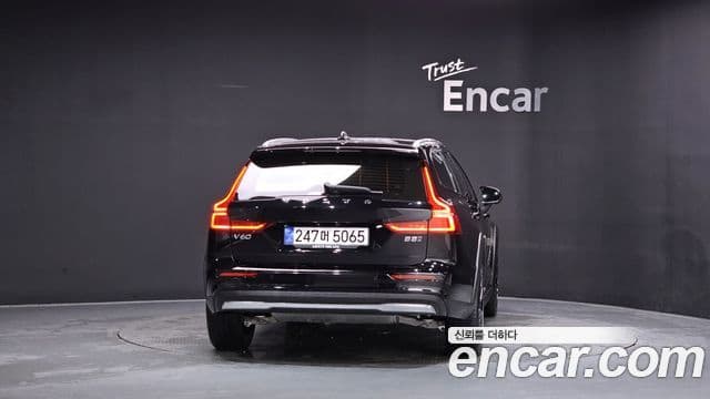 Volvo V60 Cross Country 2025 — Фото 4/20