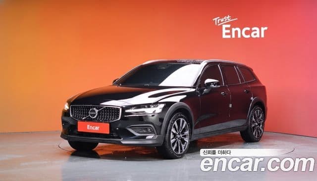 Volvo V60 Cross Country 2025 — Фото 1/20