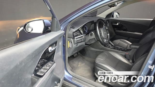 Kia Niro 2019 — Фото 10/20