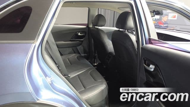 Kia Niro 2019 — Фото 11/20