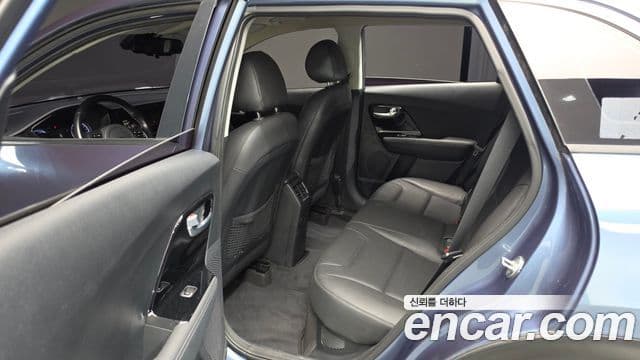 Kia Niro 2019 — Фото 12/20