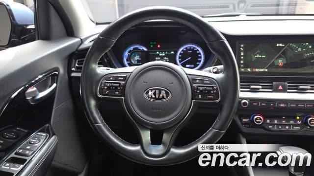 Kia Niro 2019 — Фото 13/20