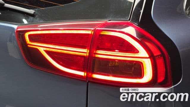 Kia Niro 2019 — Şəkil 7/30