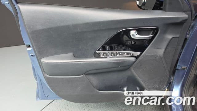 Kia Niro 2019 — Şəkil 9/30