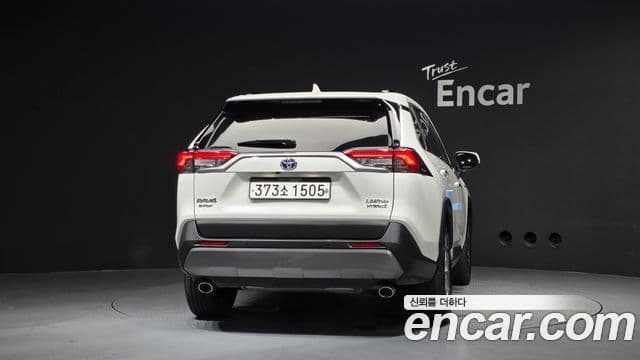 Toyota RAV4 2020 — Şəkil 28/37
