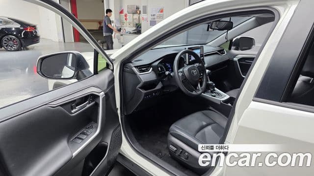Toyota RAV4 2020 — Фото 10/20
