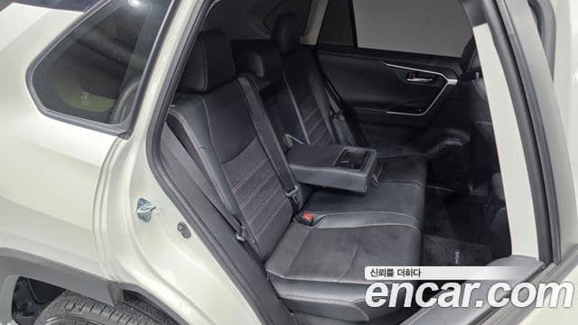 Toyota RAV4 2020 — Şəkil 27/37
