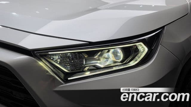 Toyota RAV4 2020 — Şəkil 35/37