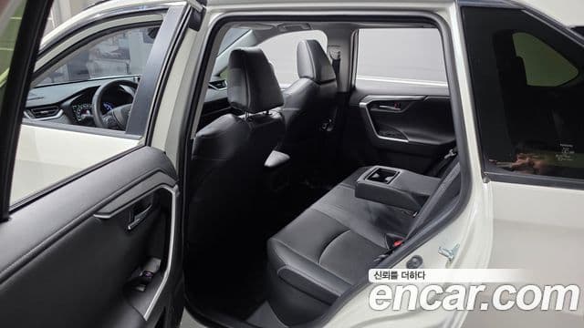 Toyota RAV4 2020 — Şəkil 8/37