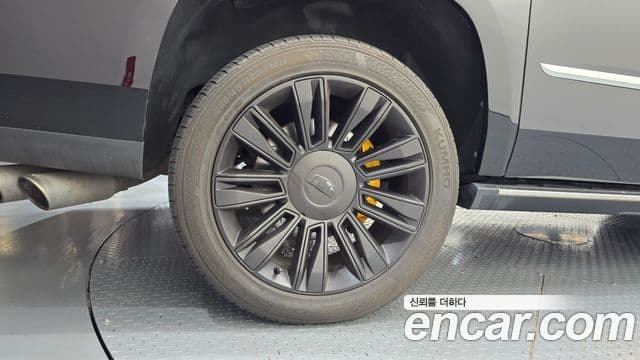 Cadillac Escalade 2018 — ფოტო 13/20