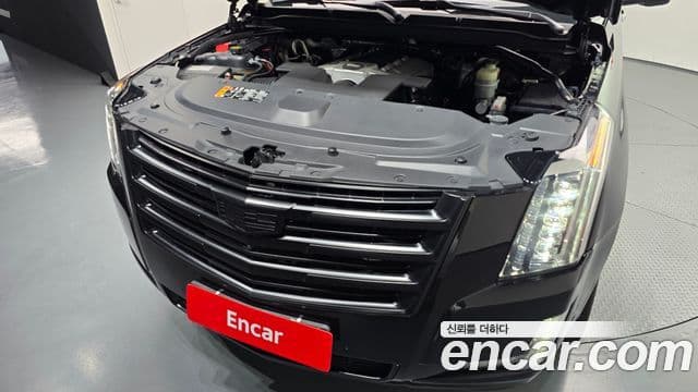 Cadillac Escalade 2018 — ფოტო 15/20