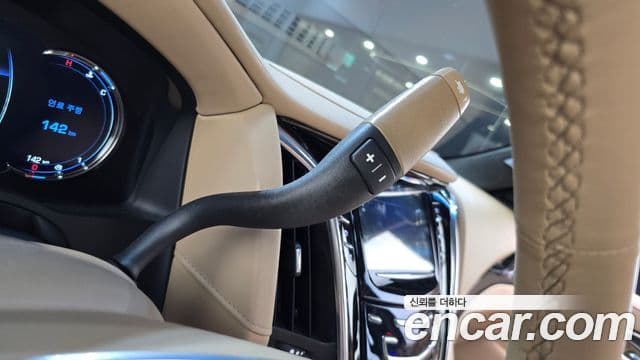 Cadillac Escalade 2018 — ფოტო 19/20