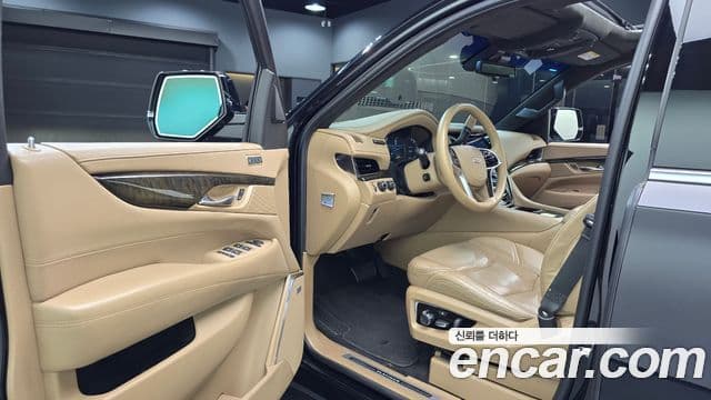 Cadillac Escalade 2018 — ფოტო 8/20