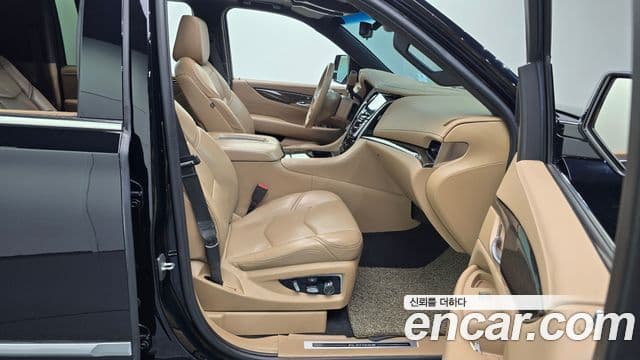 Cadillac Escalade 2018 — ფოტო 17/20