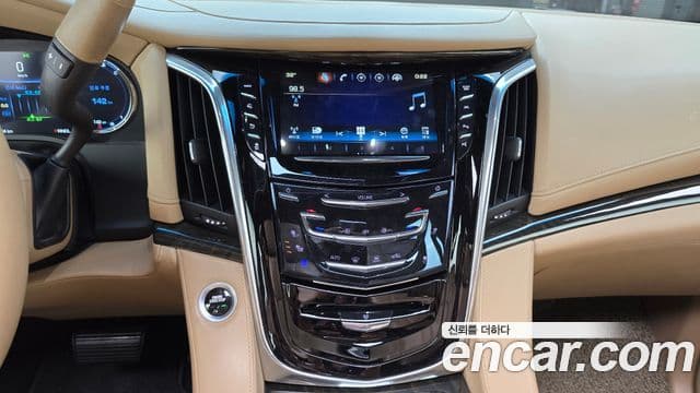 Cadillac Escalade 2018 — ფოტო 4/20