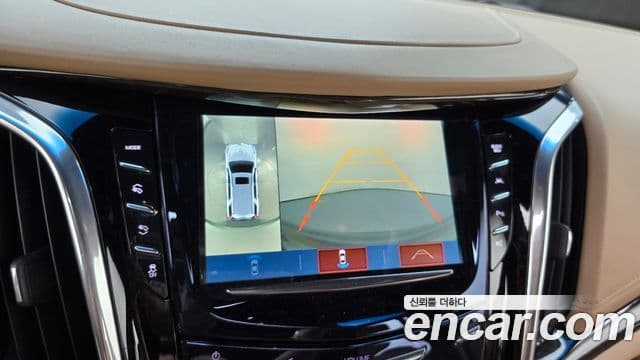 Cadillac Escalade 2018 — ფოტო 16/20