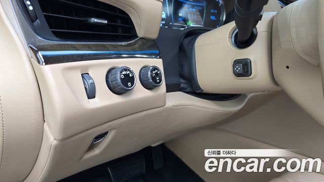 Cadillac Escalade 2018 — ფოტო 9/20
