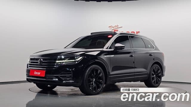 Volkswagen Touareg 2021 — Фото 1/20
