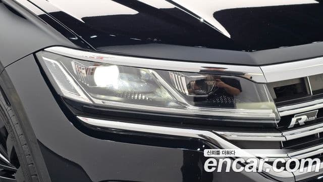 Volkswagen Touareg 2021 — Şəkil 22/38