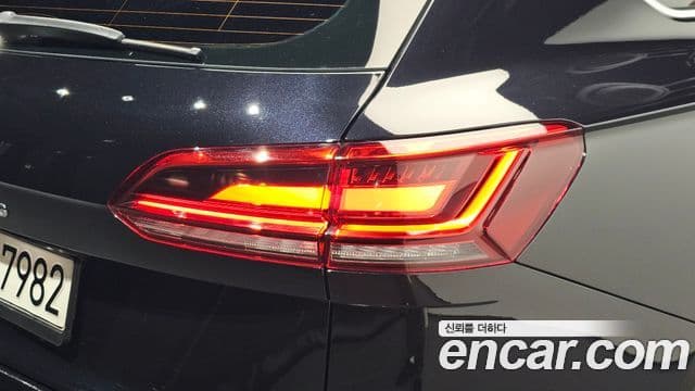 Volkswagen Touareg 2021 — Şəkil 34/38