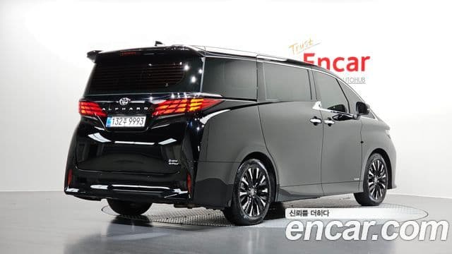 Toyota Alphard 2026 — Фото 2/20