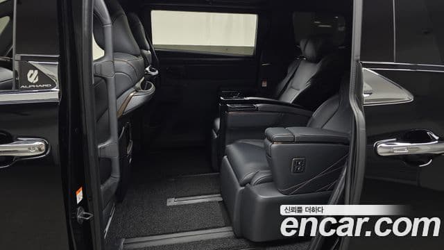 Toyota Alphard 2026 — Şəkil 31/35