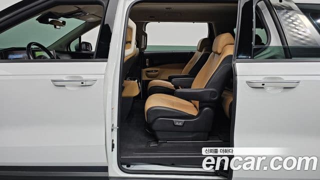 Kia Carnival 2022 — Photo 32/33