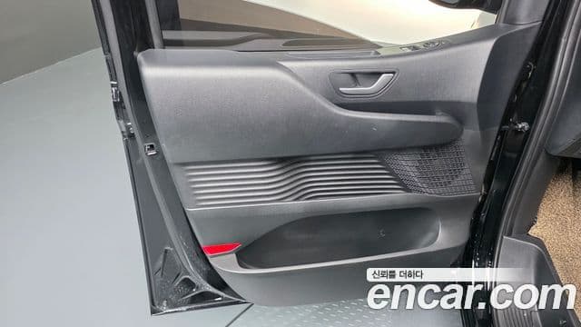 Hyundai Staria 2026 — Photo 27/34