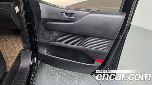 Hyundai Staria 2026 — Photo 30/34
