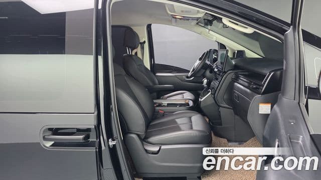 Hyundai Staria 2026 — Photo 12/34
