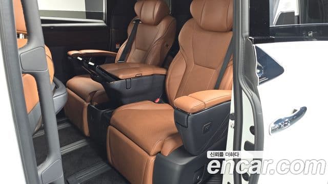 Toyota Alphard 2025 — Фото 12/20
