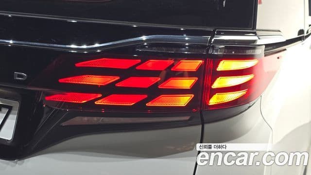 Toyota Alphard 2025 — Şəkil 20/35