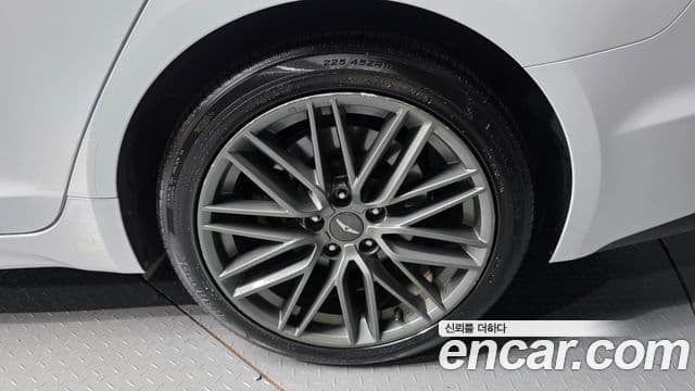 Genesis G70 2018 — ფოტო 17/33