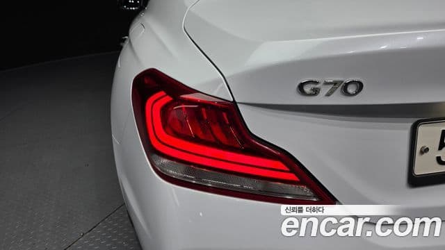 Genesis G70 2018 — ფოტო 27/33