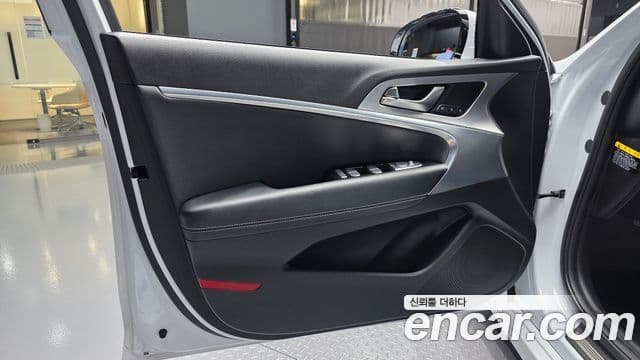 Genesis G70 2018 — ფოტო 18/33