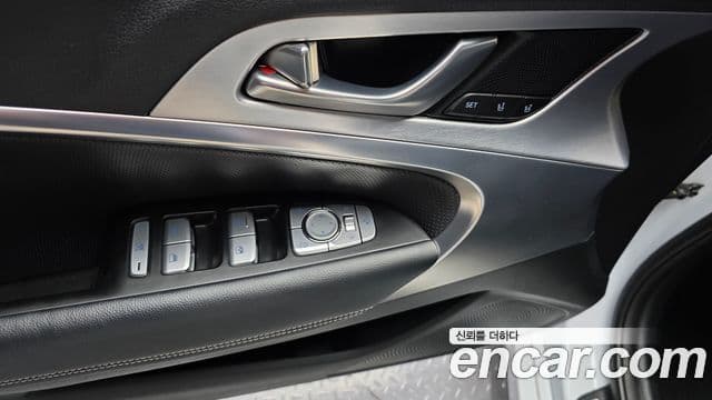 Genesis G70 2018 — ფოტო 20/33
