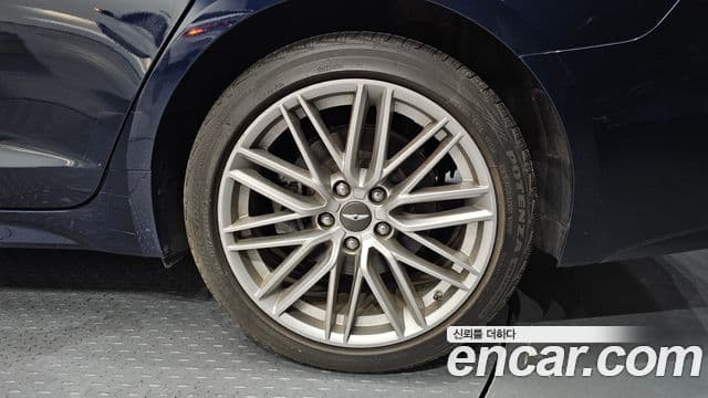 Genesis G70 2019 — Şəkil 32/33