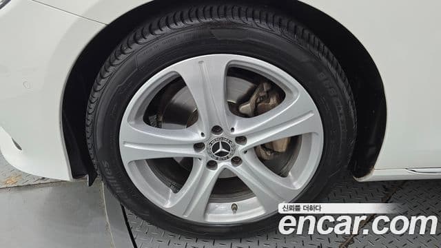 Mercedes-Benz E-Class 2018 — Şəkil 5/20