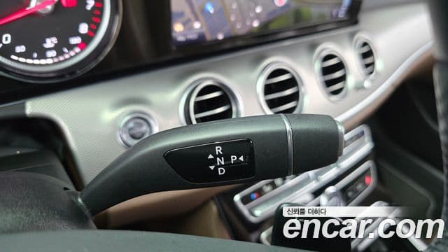 Mercedes-Benz E-Class 2018 — Şəkil 9/20