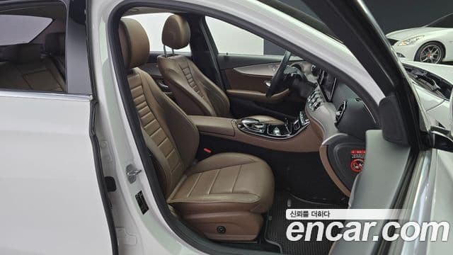 Mercedes-Benz E-Class 2018 — Şəkil 12/20