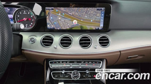 Mercedes-Benz E-Class 2018 — Şəkil 16/20
