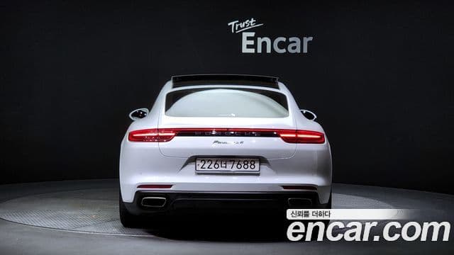 Porsche Panamera 2020 — ფოტო 11/20