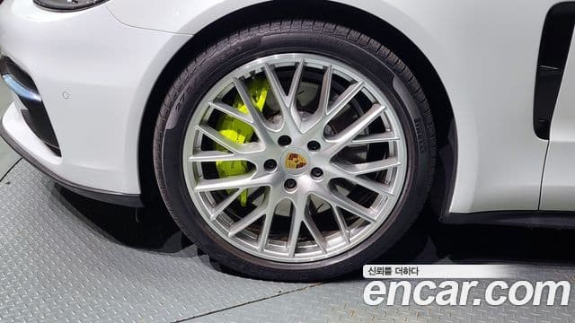 Porsche Panamera 2020 — ფოტო 19/20