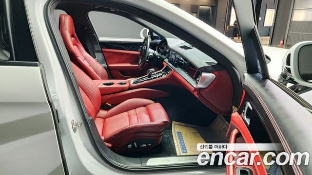 Porsche Panamera 2020 — ფოტო 8/20
