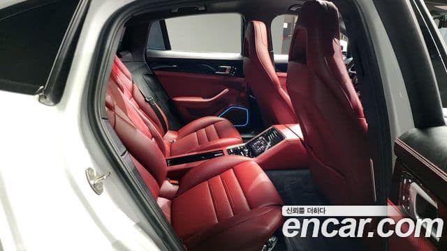 Porsche Panamera 2020 — ფოტო 6/20