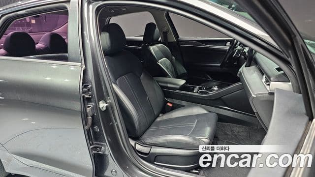 Kia K5 2020 — ფოტო 15/20