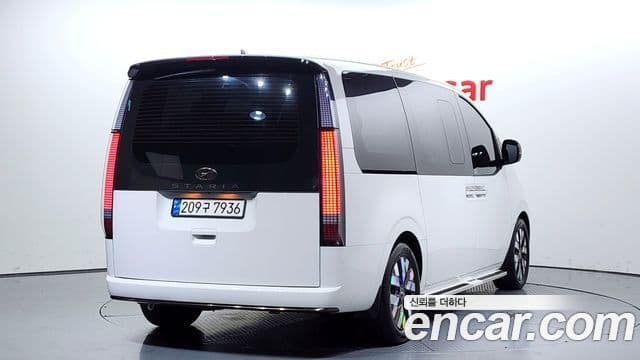 Hyundai Staria 2023 — Фото 2/20