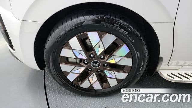 Hyundai Staria 2023 — Фото 5/20