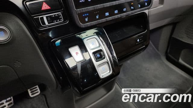 Hyundai Staria 2023 — Фото 9/20