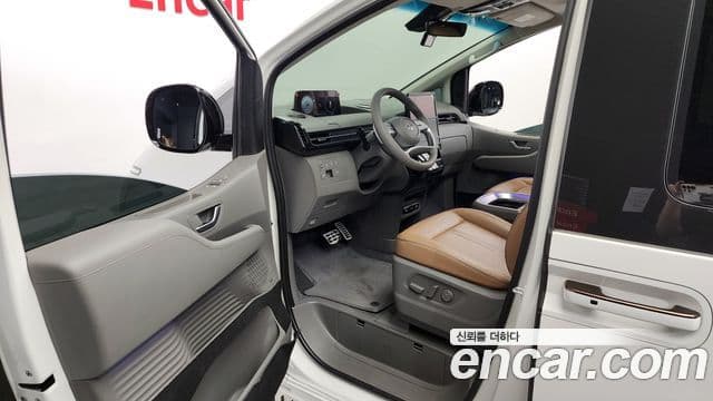 Hyundai Staria 2023 — Фото 10/20